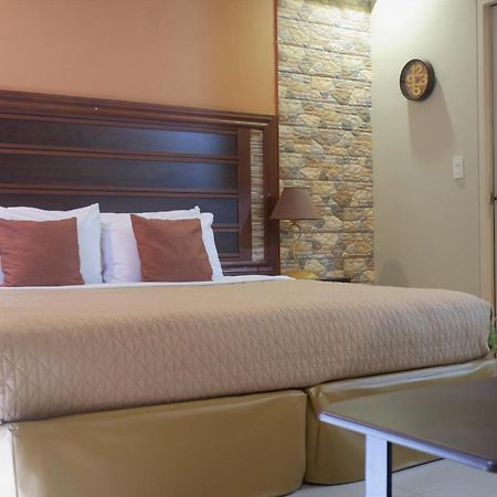 One Palm Tree Villas Manila Luaran gambar