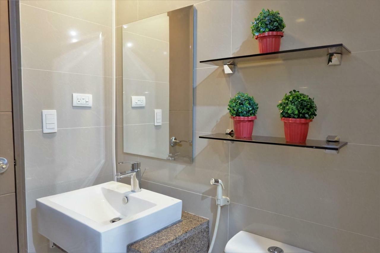 One Palm Tree Villas Manila Luaran gambar
